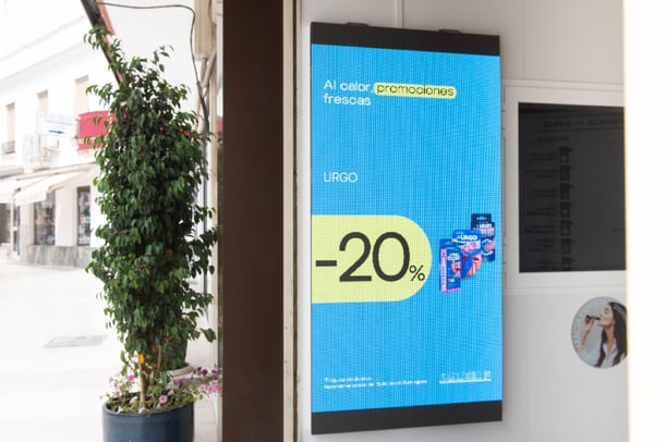 pantalla-led-para-escaparate-de-farmacia