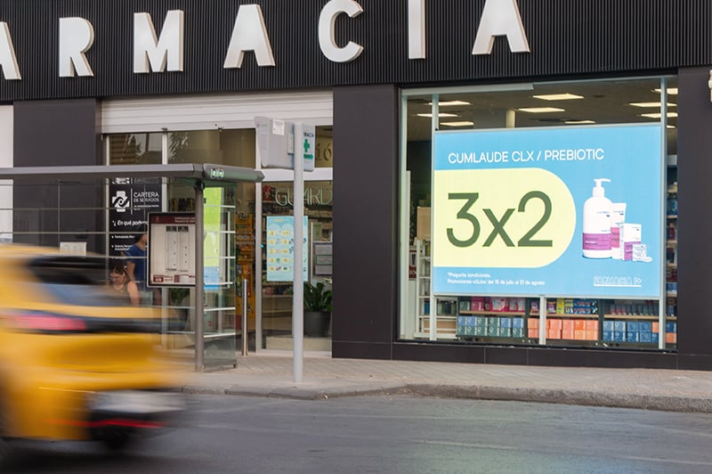 pantallas-para-escaparates-de-farmacia