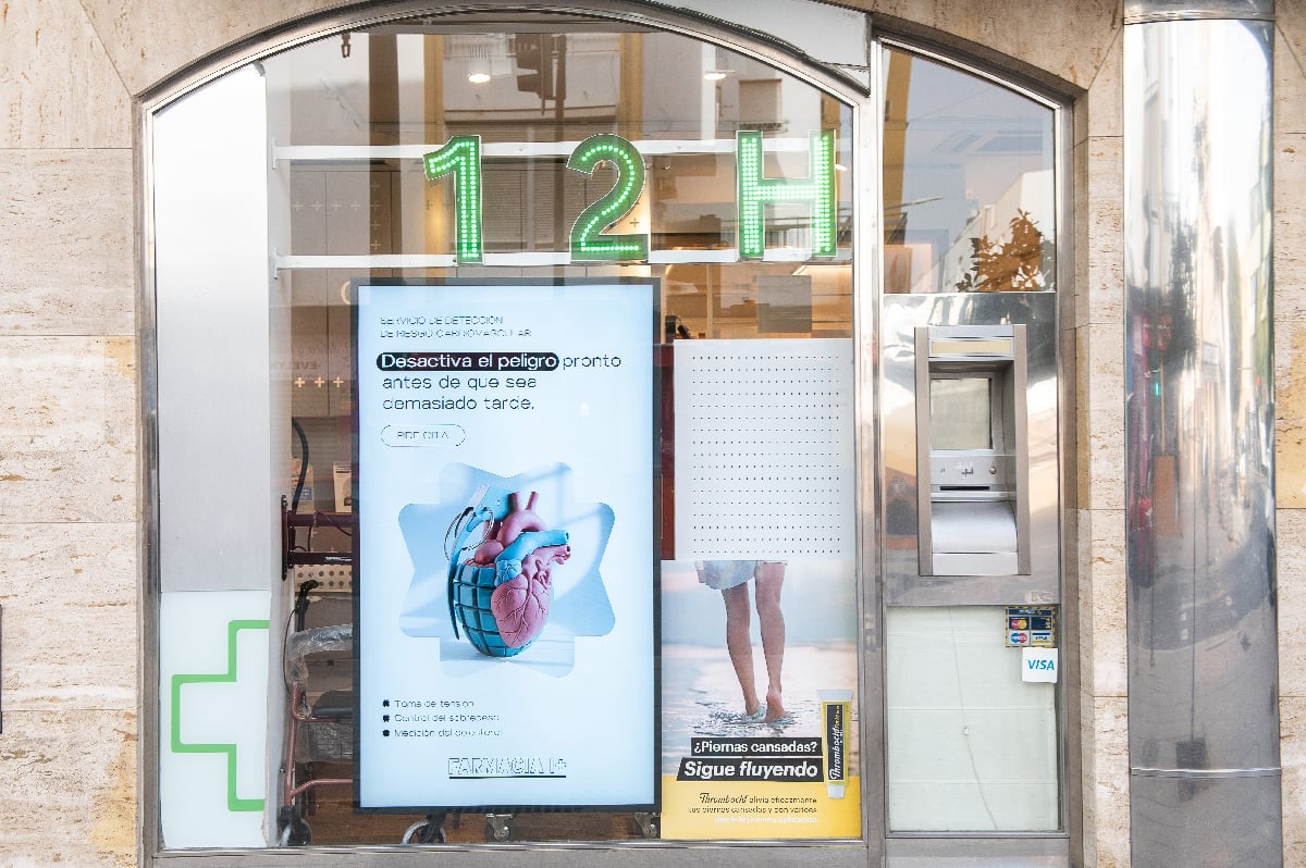 pantallas-para-farmacia-vs-vinilos-para-farmacia